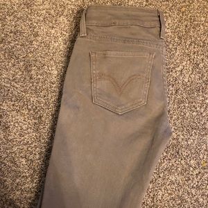Taupe Levi’s skinny jeans size 3